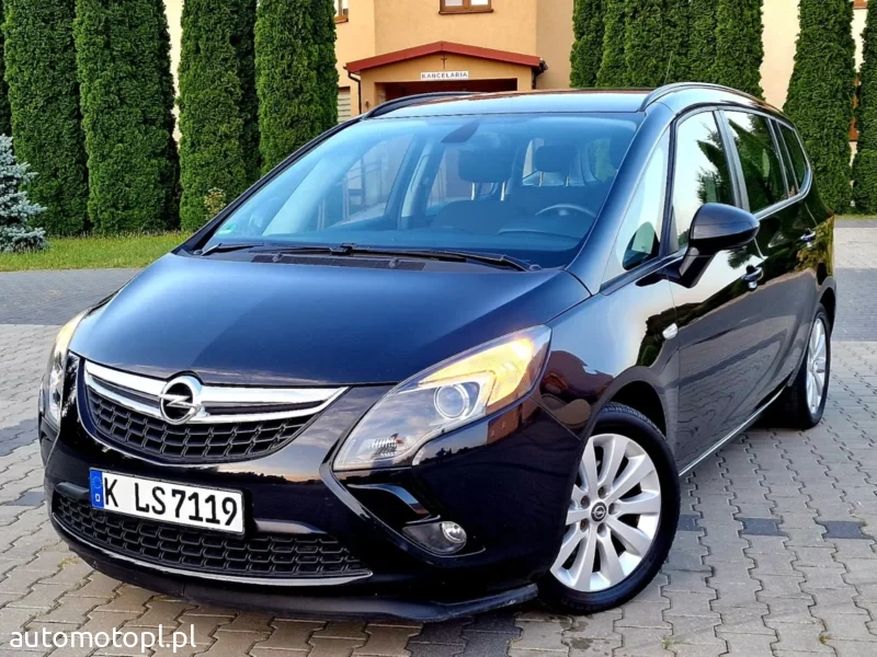 opel zafira 7 osobowa 2012r b. 140kw 180tyś km