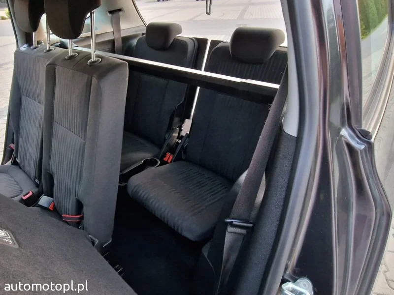opel zafira 7 osobowa 2012r b. 140kw 180tyś km