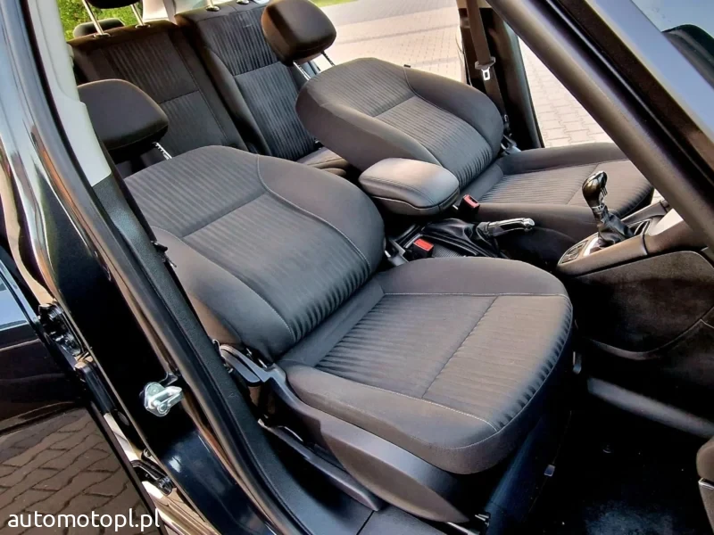 opel zafira 7 osobowa 2012r b. 140kw 180tyś km
