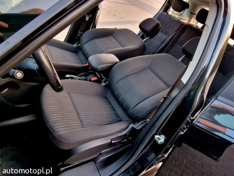 opel zafira 7 osobowa 2012r b. 140kw 180tyś km