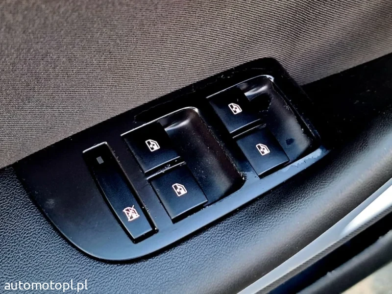 opel zafira 7 osobowa 2012r b. 140kw 180tyś km