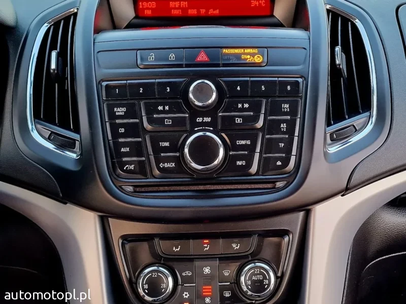 opel zafira 7 osobowa 2012r b. 140kw 180tyś km