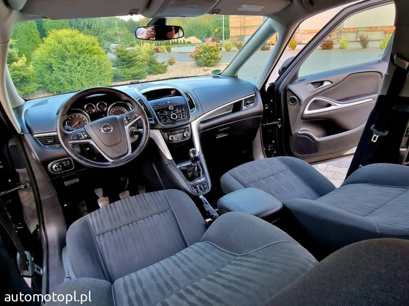 opel zafira 7 osobowa 2012r b. 140kw 180tyś km