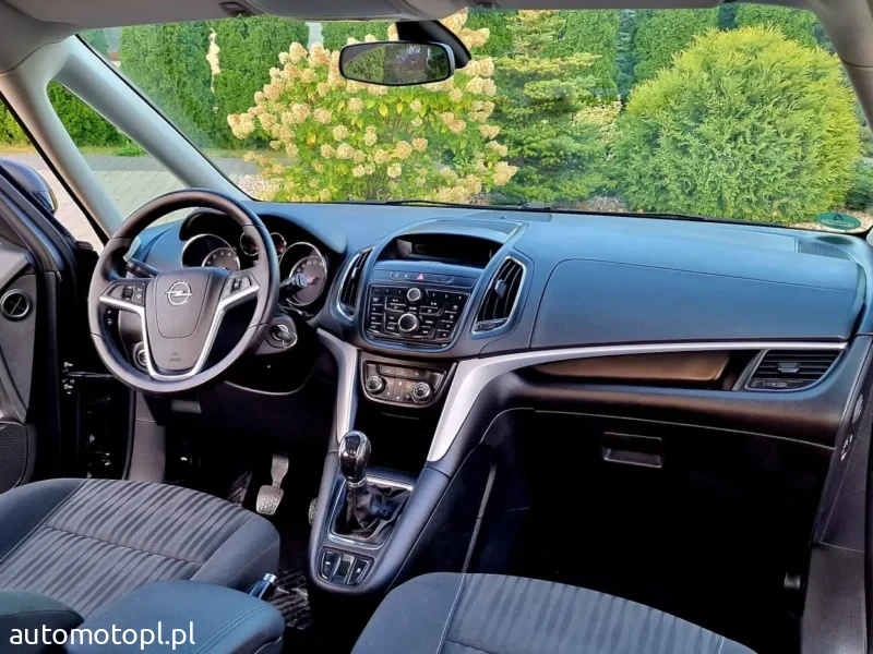 opel zafira 7 osobowa 2012r b. 140kw 180tyś km