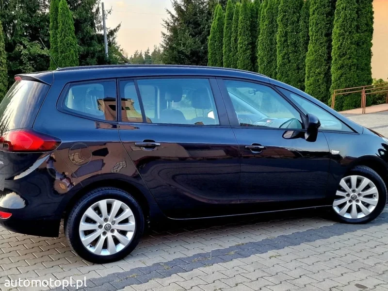 opel zafira 7 osobowa 2012r b. 140kw 180tyś km