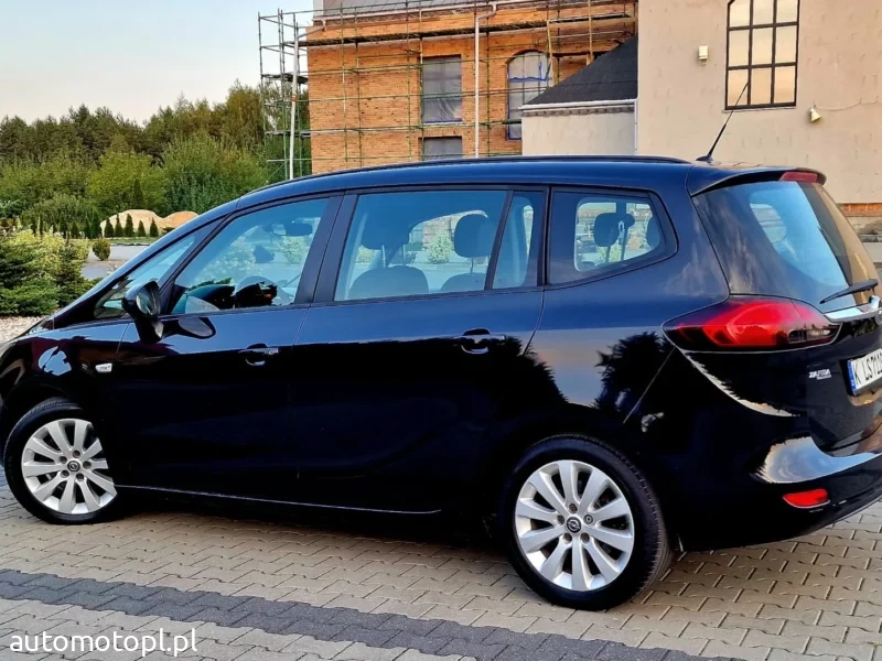 opel zafira 7 osobowa 2012r b. 140kw 180tyś km