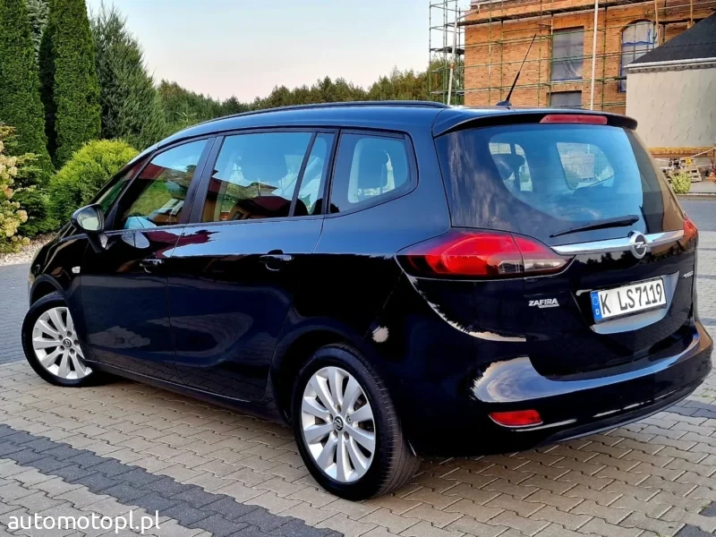 opel zafira 7 osobowa 2012r b. 140kw 180tyś km