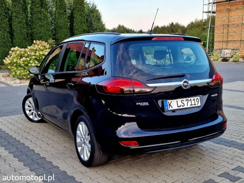 opel zafira 7 osobowa 2012r b. 140kw 180tyś km