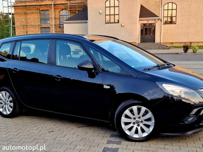 opel zafira 7 osobowa 2012r b. 140kw 180tyś km